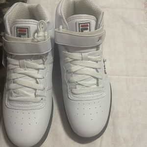 Brand Fila color, white navy blue and red size 6 1/2 in kids
